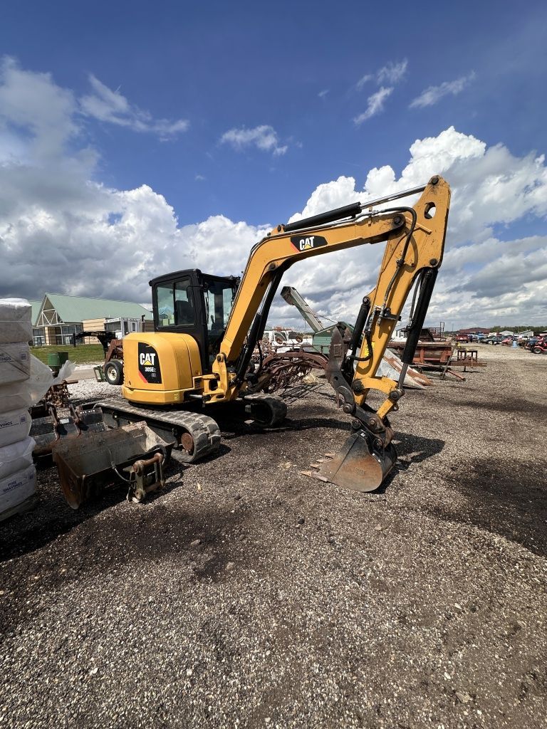 Lot 206c: CAT 305E MINI HOE