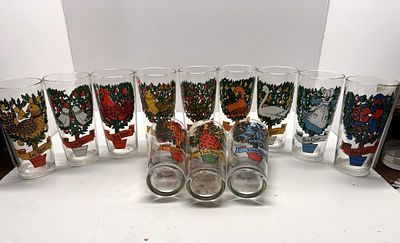 1 - BOX OF 12 DAYS OF CHRISTMAS GLASSWARE. BOX OF 12 DAYS OF CHRISTMAS COLLECTIBLE GLASSES, COMPLETE SET