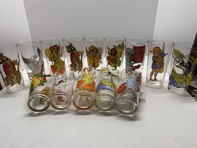 1 - BOX OF 1977 WALT DISNEY PRODUCTIONS "THE RESCUERS. BOX OF 14 GLASSES, WALT DISNEY PRODUCTIONS