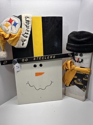 1 - PITTSBURGH STEELERS WINTER DECOR. WOOD SNOWMEN AND HAT