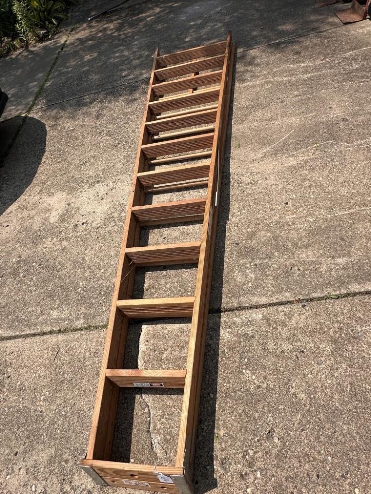 Lot 606: WOODEN LADDER