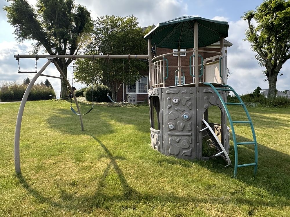 Lot 624: SWING SET