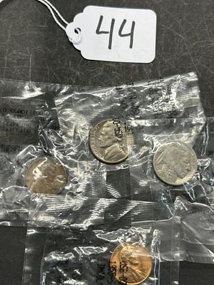 1 - COINS IN PLASTIC. 4 COINS, 5 CENTS AND 1 CENTS, RANGING FROM 1936-1955