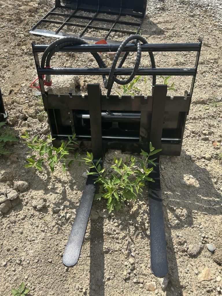 Lot 205: 2025 FUTURE SIDESHIFT PALLET FORKS