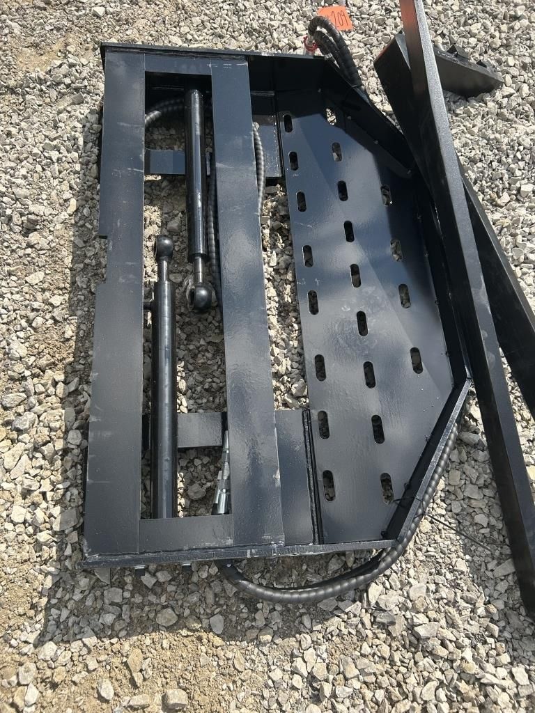 Lot 209: 2025 FUTURE SIDE SHIFT FORK