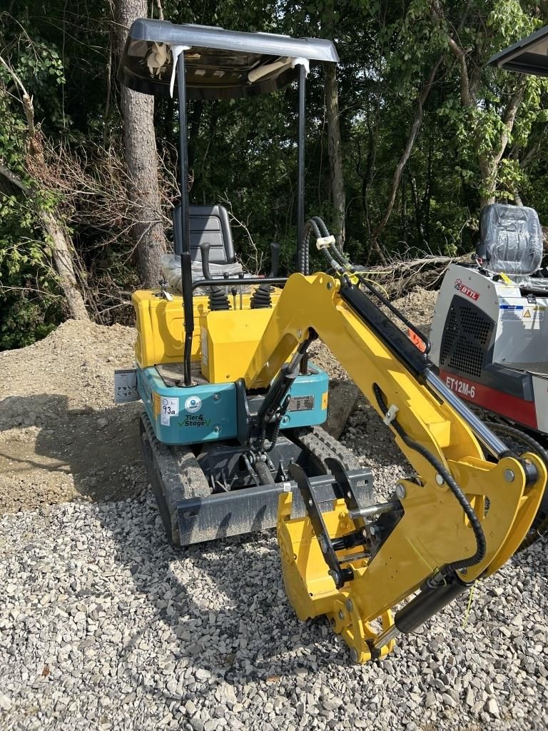 Lot 219: 2025 DIG MASTER DM100 MINI EXCAVATOR