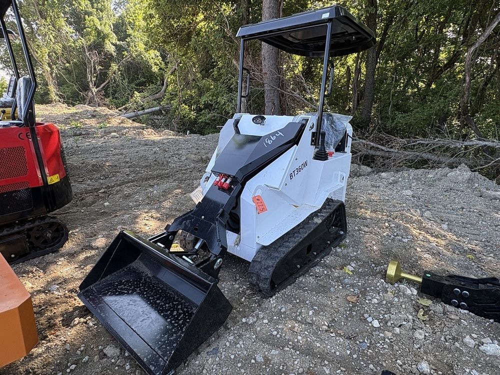 Lot 223: 2025 BISEN TEK BT360W SKID STEER LOADER