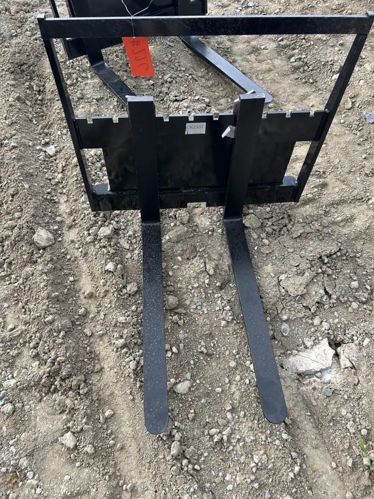 Lot 226: 2025 FUTURE SET OF PALLET FORK ATTACHMENTS