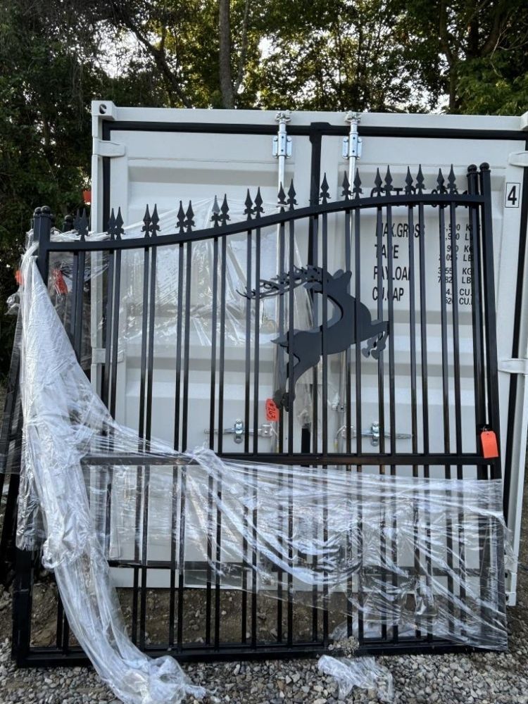 Lot 260: NEW 16FT DEER DECRATIVE GATES