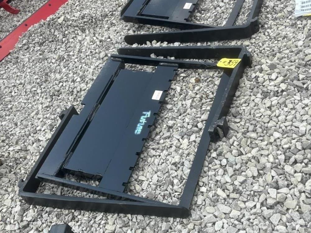 Lot 359: 2025 FUTURE MINI SKID STEER PALLET FORKS