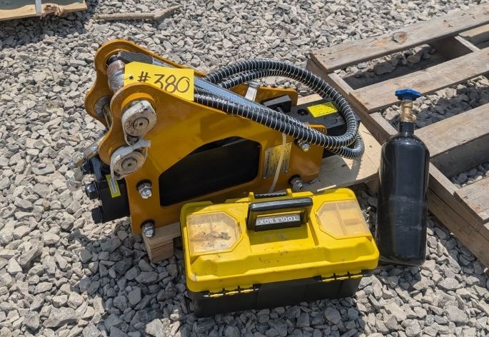 Lot 380: 2025 FUTURE SB05 HYDRAULIC BREAKER CE
