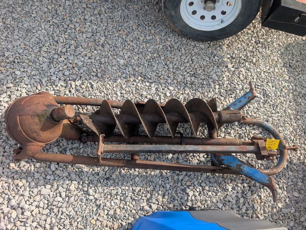 Lot 424: POST HOLE DIGGER