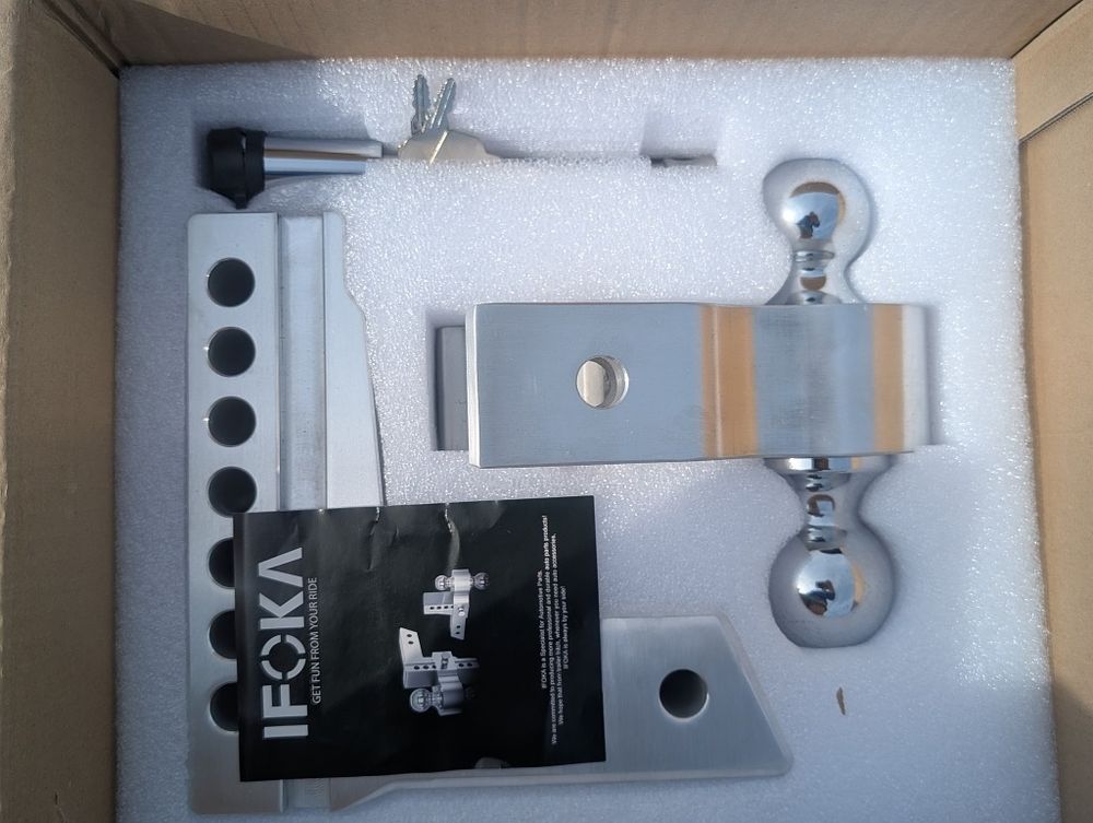 Lot 451: CAR AND TRUCK TAILER HITCH ADJUSTABLE