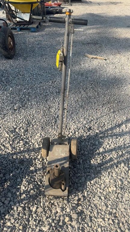 Lot 461: HYDRAULIC TRUCK JACK