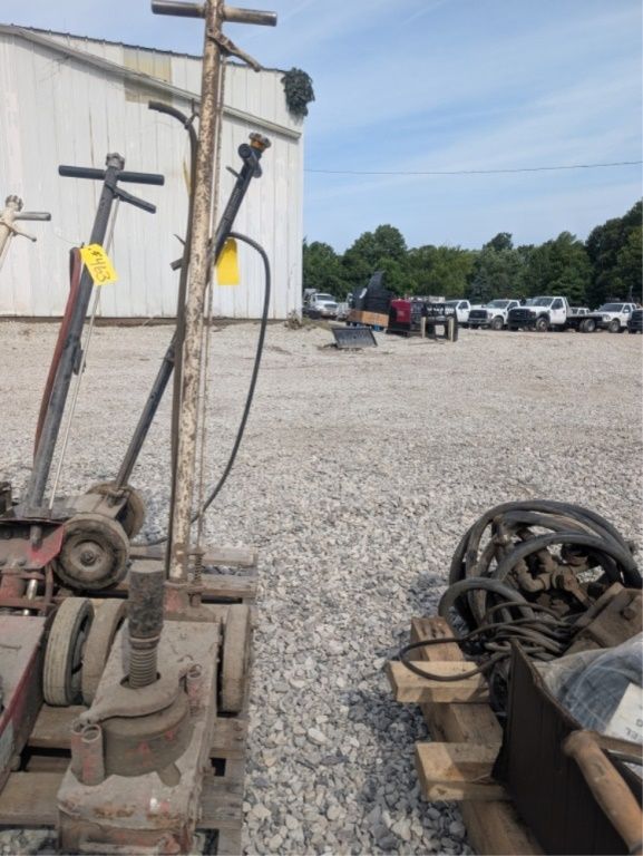 Lot 462: HYDRAULIC TRUCK JACK