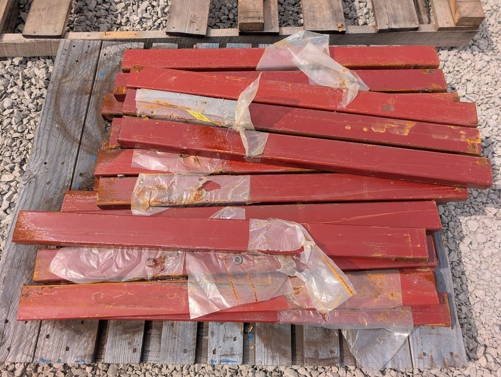 Lot 472: SQUARE STEEL TUBES