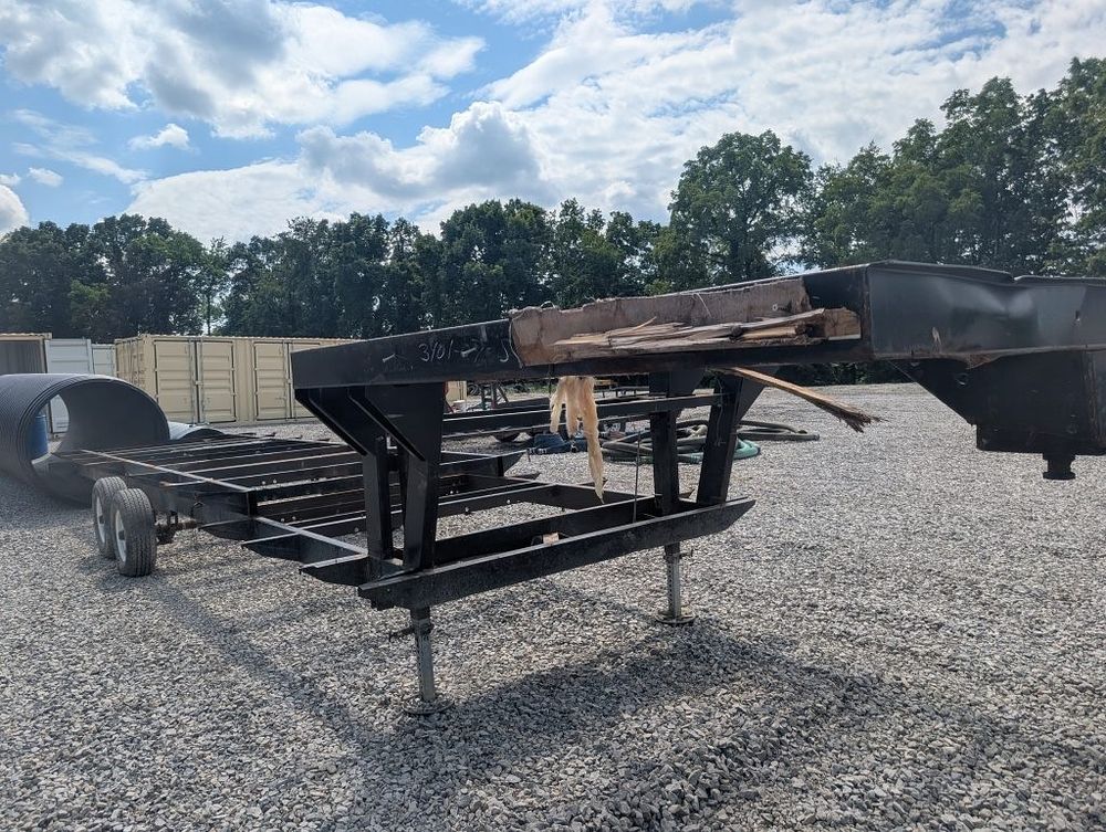 Lot 492: FIFTH WHEEL TRAILER