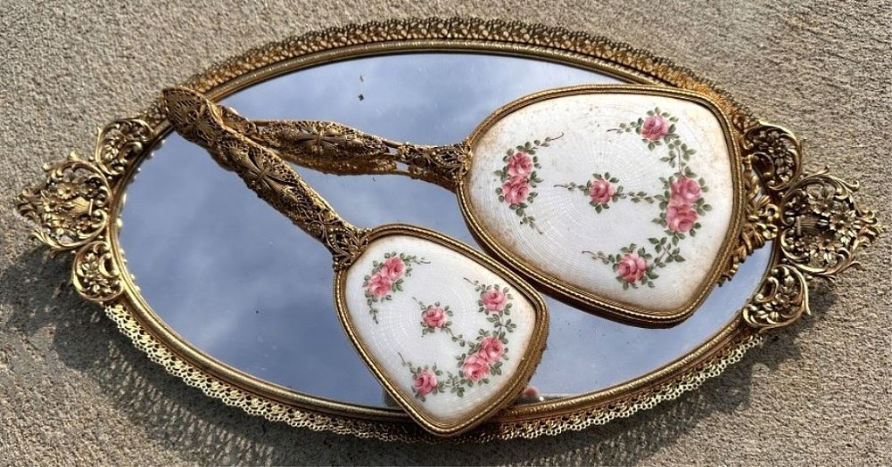 Lot 1295: VINTAGE BEAUTY BRUSH, MIRROR,TRAY