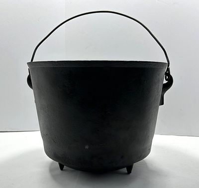 VINTAGE CAST IRON CAULDREN. THREE-LEG ROUND BOTTOM COOK POT WITH MARKED LID WA