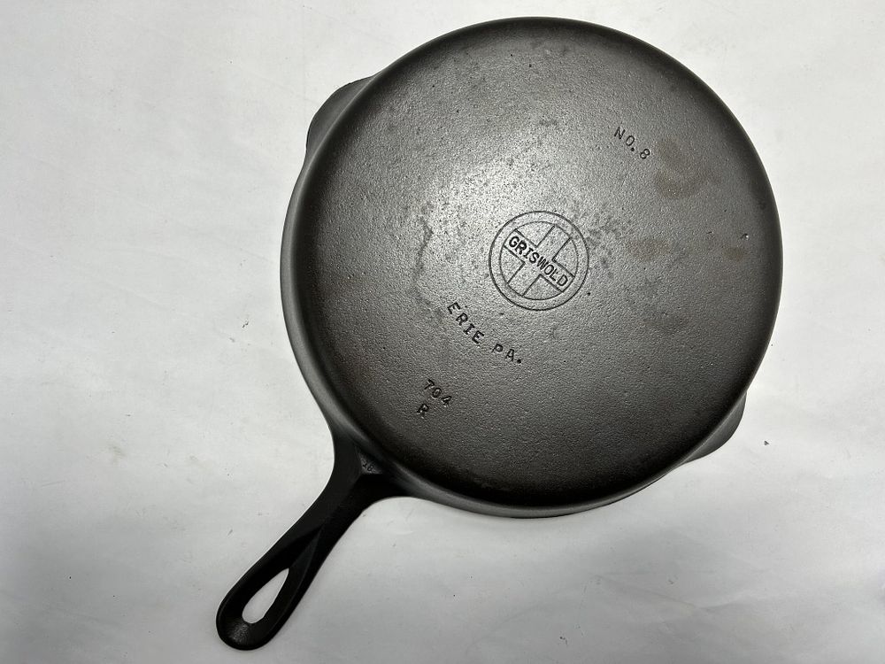 VINTAGE GRISWOLD #8 CAST IRON SKILLET. NO. 8 GRISWOLD ERIE, PA 704R