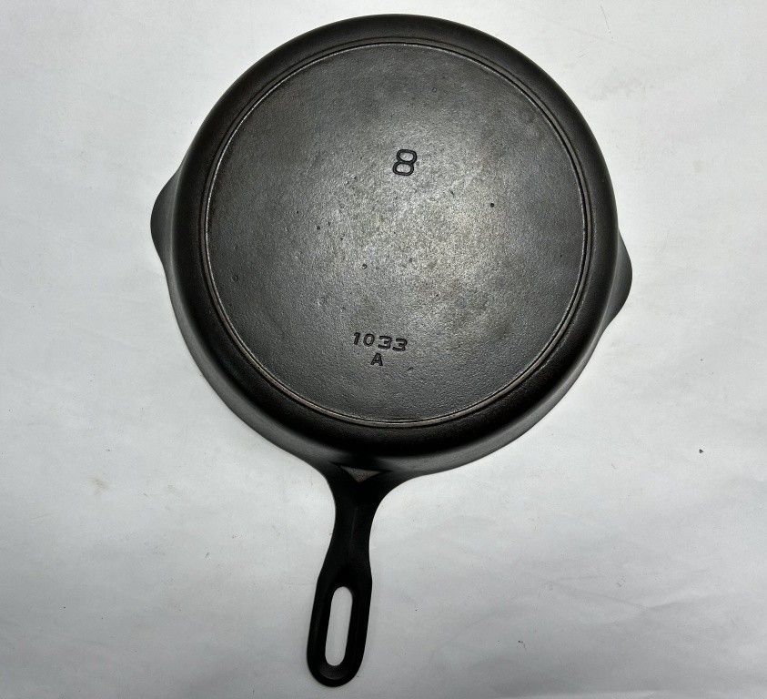 VINTAGE GRISWOLD #8 SKILLET. NO. 8 GRISWOLD 1033A