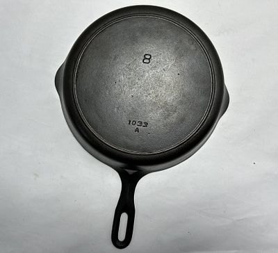 VINTAGE GRISWOLD #8 SKILLET. NO. 8 GRISWOLD 1033A
