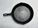 VINTAGE #8 CAST IRON SKILLET. MADE IN THE USA NO 8 10 IN UNMARKED MANUFACTURERImage - 1