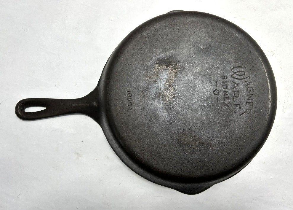 VINTAGE WAGNER WARE SYDNEY CAST SKILLET. #8 FRONT TOP HANDLE MARKED AND WAGNER WARE SYDNEY -0- 1058Y