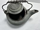 ANTIQUE WAGNER SYDNEY 0 CAST IRON KETTLE. CAST IRON KETTLE MARKED WAGNER SYDNEY 0 ON LIDImage - 3