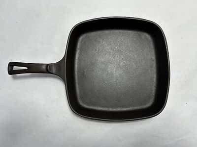 VINTAGE WAGNER WARE SYDNEY SQUARE SKILLET. VINTAGE CAST IRON WAGNER WARE SYDNEY -0- SQUARE 