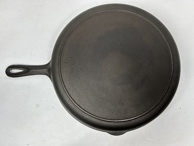 LODGE #10 12 INCH SKILLET. LODGE 12 INCH #10 SKILLET