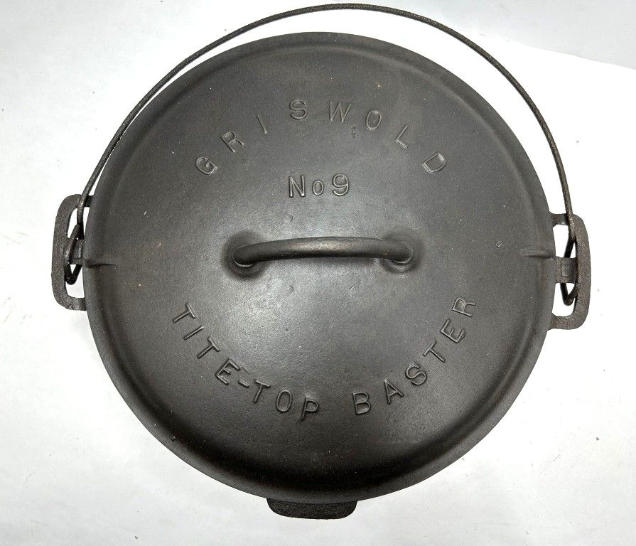 GRISWOLD #9 TITE TOP DUTCH OVEN. GRISWOLD #9 TITE TOP BASTER CAST IRON DUTCH OVEN