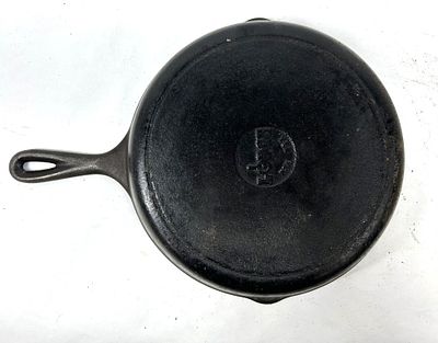 LODGE 10INCH CAST IRON SKILLET. LODGE CAST IRON 10 INCH SKILLET