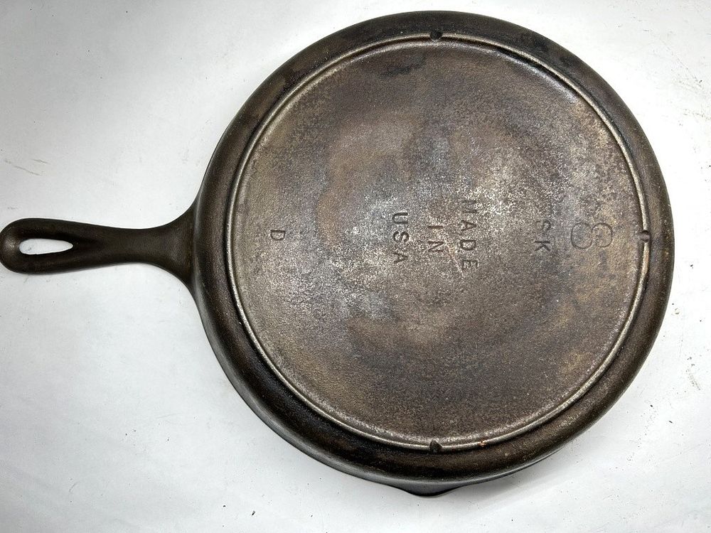 VINTAGE LODGE SKILLET. VINTAGE LODGE CAST IRON SKILLET 8 SK D1 10