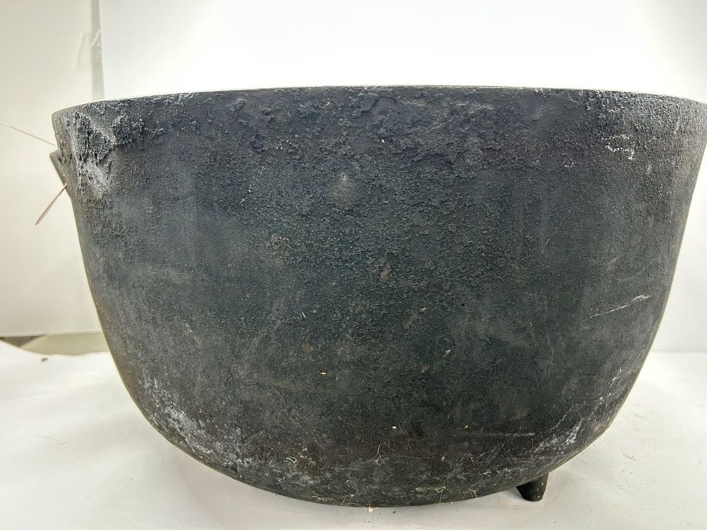 CAST IRON CAULDRON. UNMARKED CAST IRON CAULDRON WITH FEET