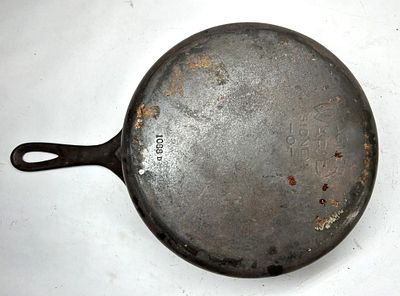 VINTAGE WAGNER WARE SKILLET. VINTAGE WAGNER WARE SIDNEY -0- SKILLET 1088D