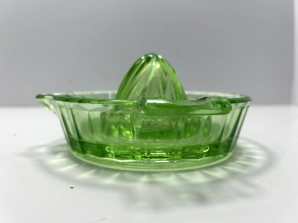Lot 156: VINTAGE CITRUS JUICER
