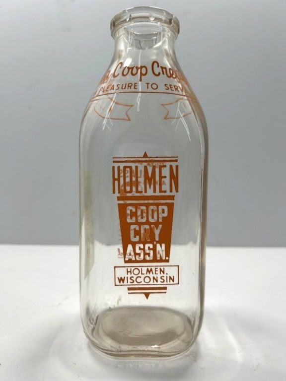 Lot 159: HOLMEN COOP CREAMERY MILK BOTTLE