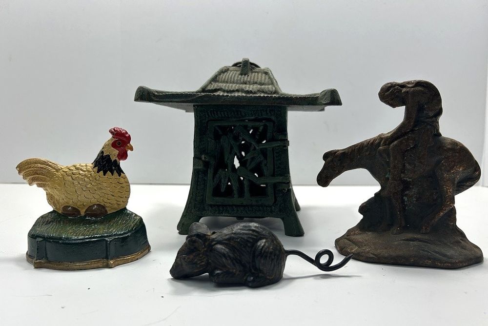 Lot 164: JAPANESE CAST IRON LANTERN