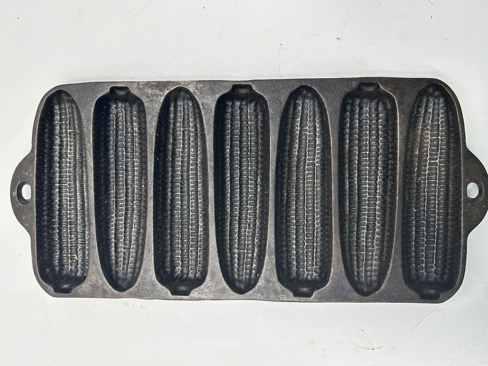 Lot 170: WAGNER WARE KRUSTY KORN KOBS