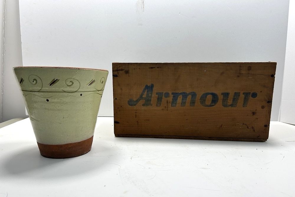 Lot 176: VINTAGE ARMOUR WOODEN CRATE