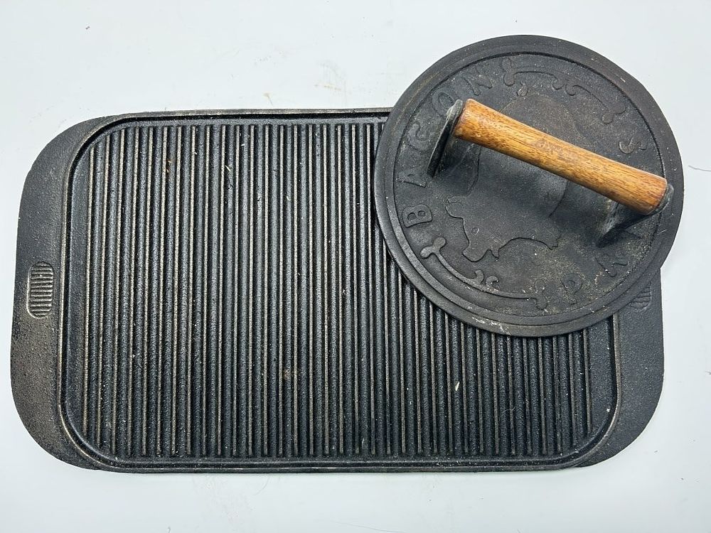 Lot 178: CAST IRON GRIDDLE TOP