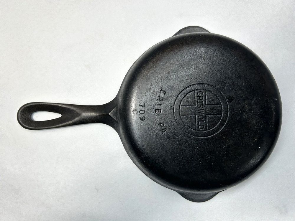 Lot 186: GRISWOLD #3 SKILLET