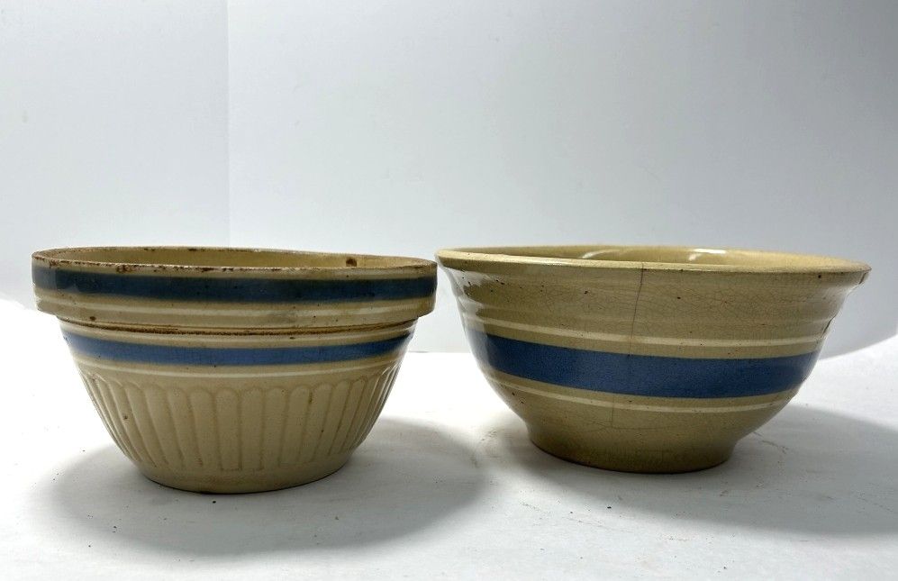 Lot 200: VINTAGE YELLOWARE MIXING BOWLS