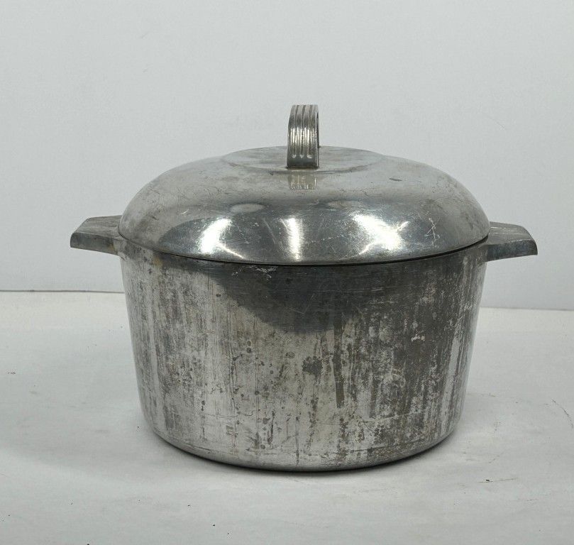 Lot 217: WAGNER WARE MAGNALITE 5 QUART