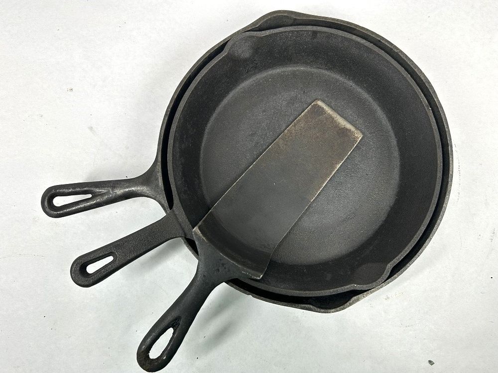 Lot 219: 2 CAST IRON SKILLETS