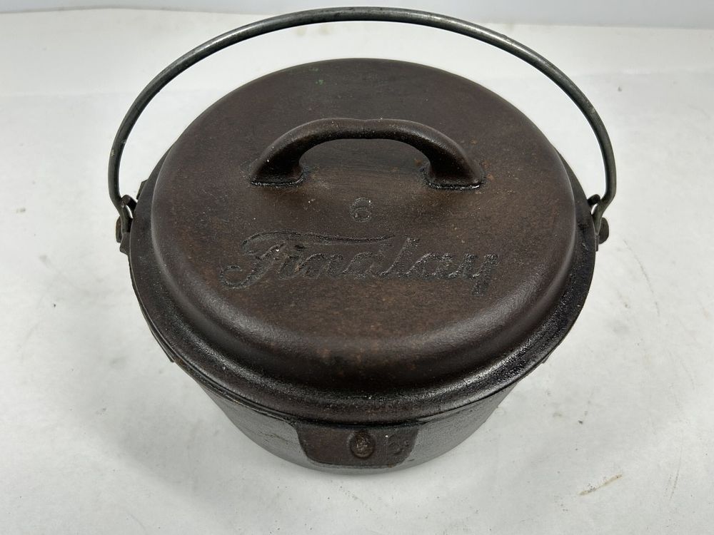 Lot 220: FINDLAY DUTCH OVEN
