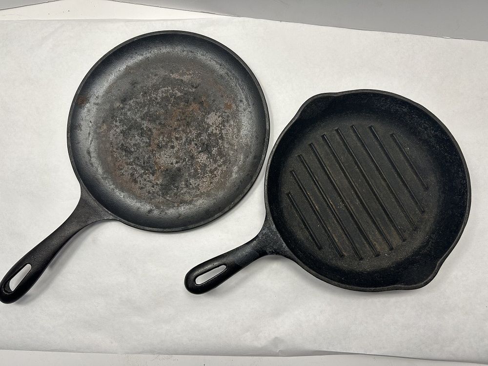 Lot 244: SET OF 2 CAST IRON SKILLETS