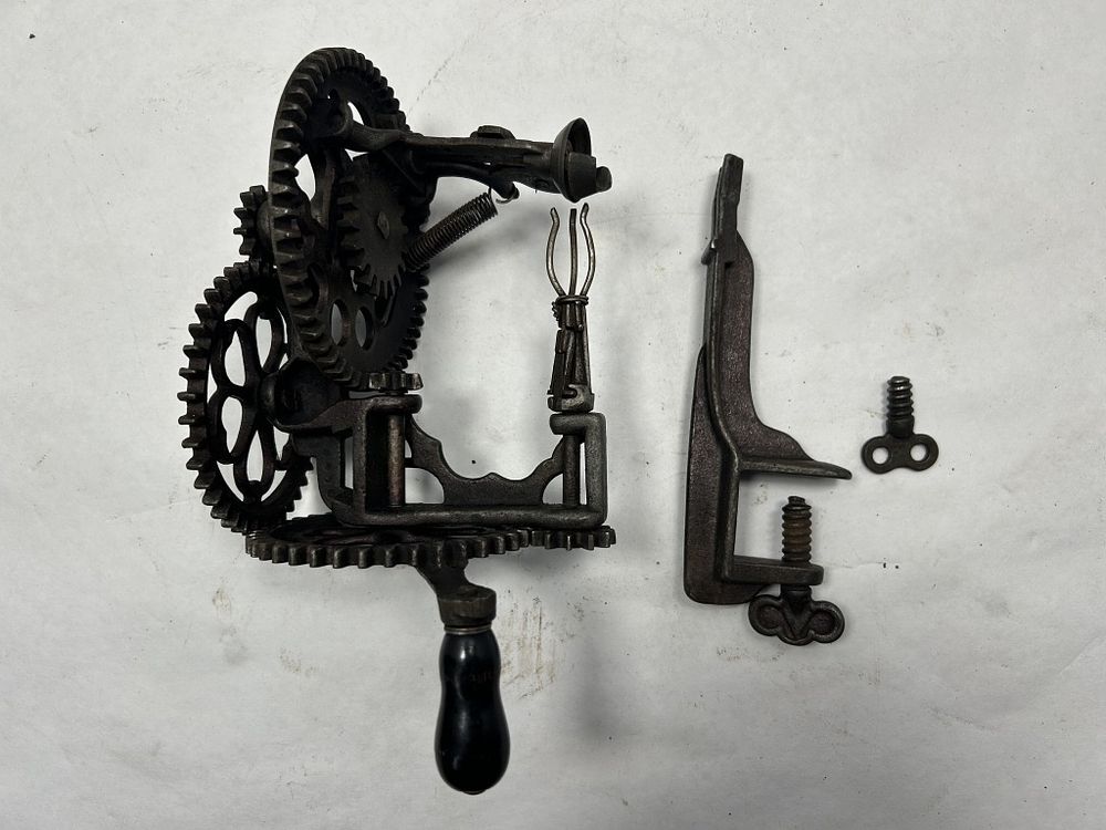 Lot 259: CAST IRON APPLE PEELER