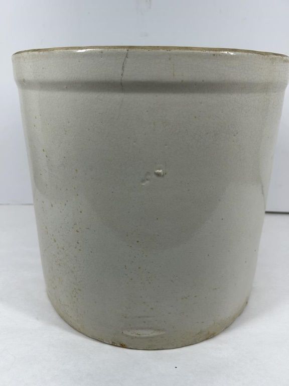 Lot 263: 4 GAL VINTAGE STONEWARE CROCK